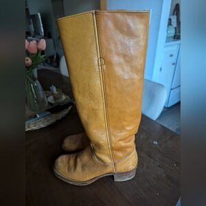 Authentic 70s Frye campus boots in banana